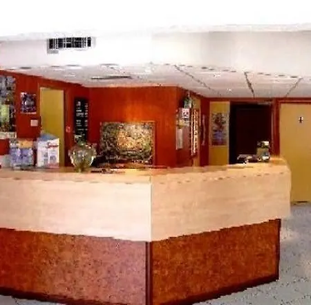 Espace Cite מלון 2*