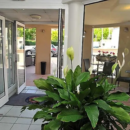 Hotel Espace Cite 2*