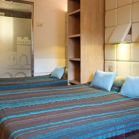 מלון Espace Cite קרקסון